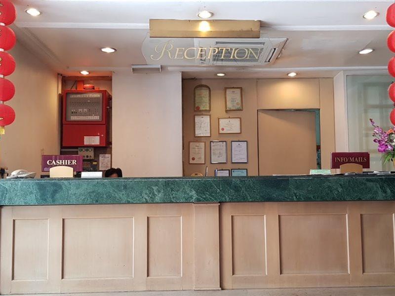 The Executive Hotel Лахад Дату Екстериор снимка