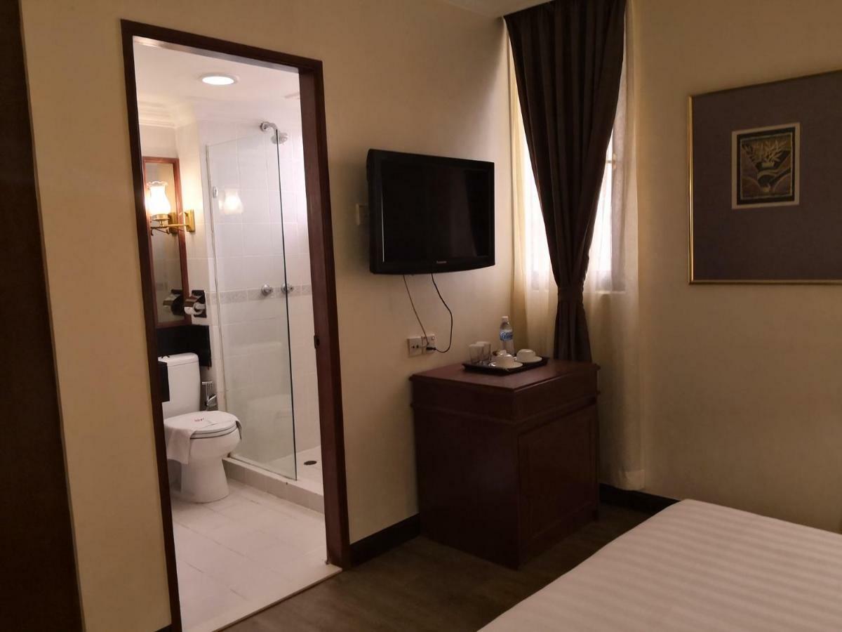 The Executive Hotel Лахад Дату Екстериор снимка