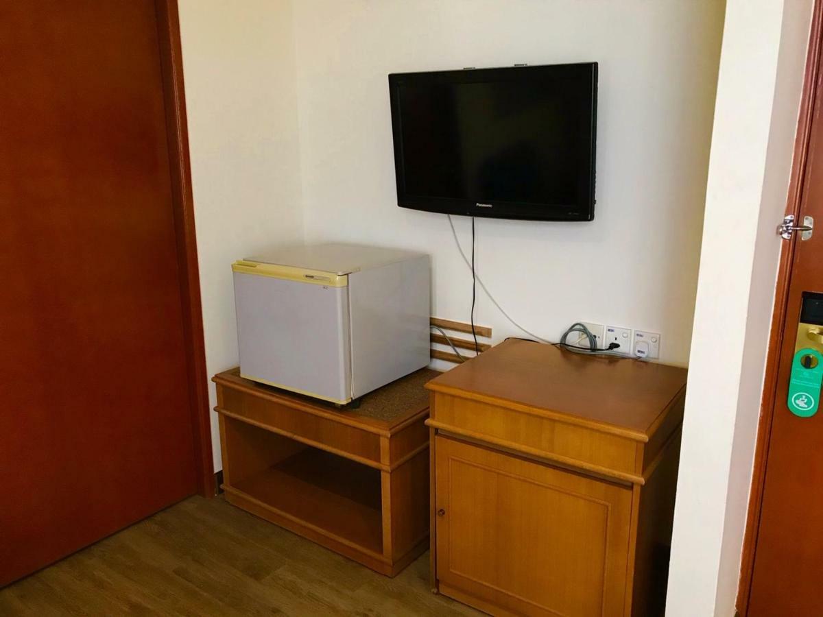 The Executive Hotel Лахад Дату Екстериор снимка